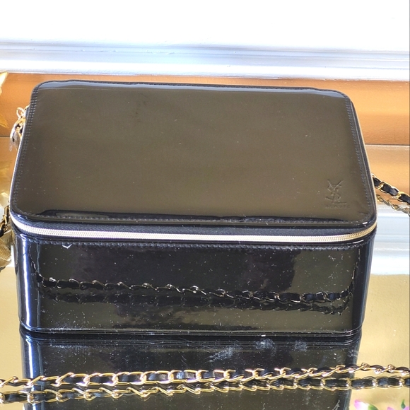 Yves Saint Lauren - Picture 11 of 17